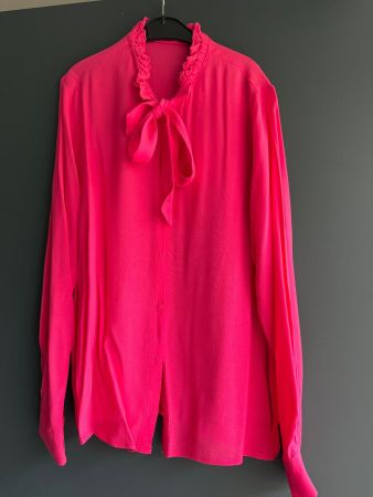 Pinke Bluse mit Rüschen, Grösse XS von Mango, neu!