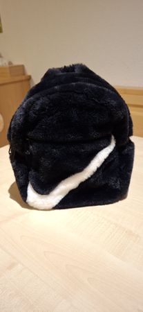 Nike Rucksack aus Kunstfell schwarz weiss neu