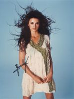 Original Autogramm von PENELOPE CRUZ auf Großfoto