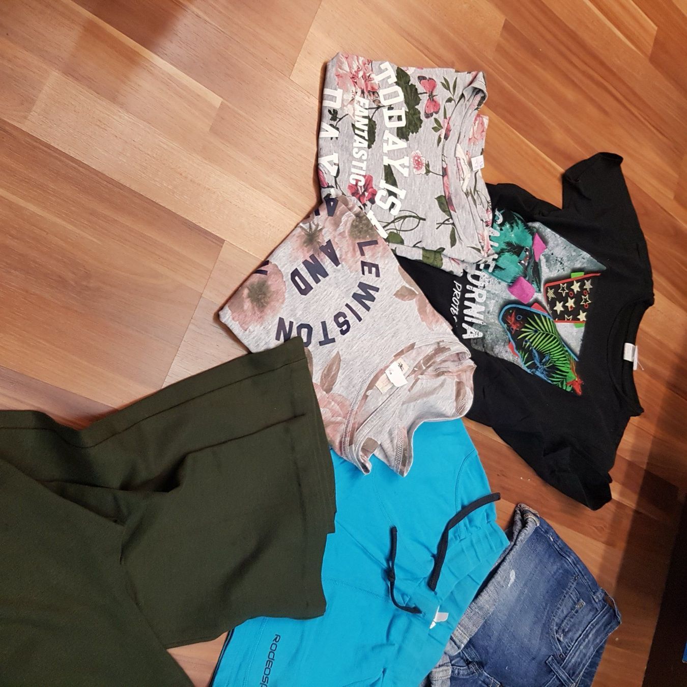 Lotti & Set di vestiti: Kleiderset 10tlg gr 146  B24 – Usato da Schwarzenburg venduto da Flamingo07 2