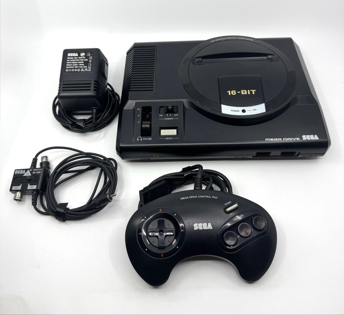 Sega Mega Drive Konsole mit original Zubehör (super Zustand) (Gebraucht ...