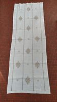 Chemin de table avec broderie