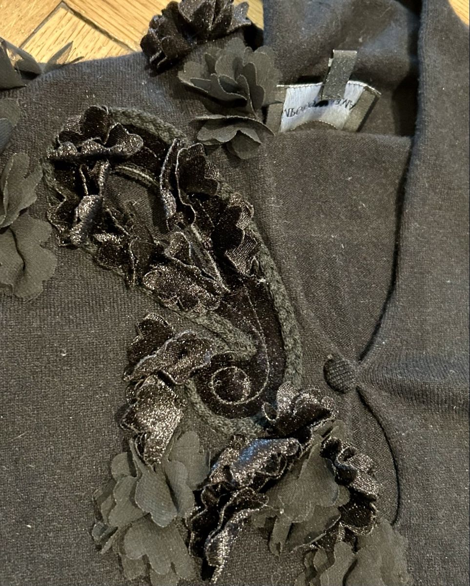 Armani Pullover & Sweatshirts: Armani Pullover mit Blumen-Detail – Neu (gemäss Beschreibung) aus Muttenz von cho_xj52 3