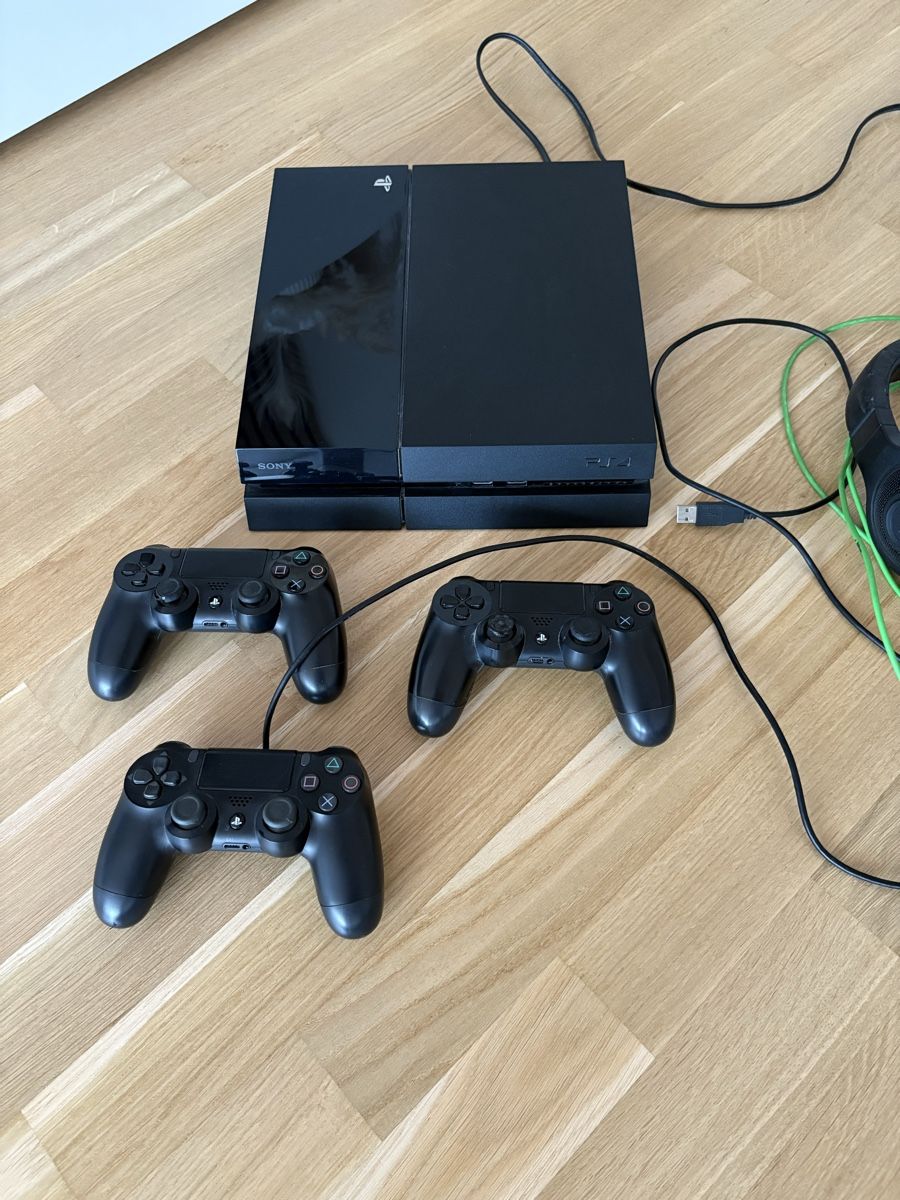 Sony Consoles: Playstation 4 Inkl. Controller & Headset – Neuf (Voir description) à Lausen par and_f9qn 1