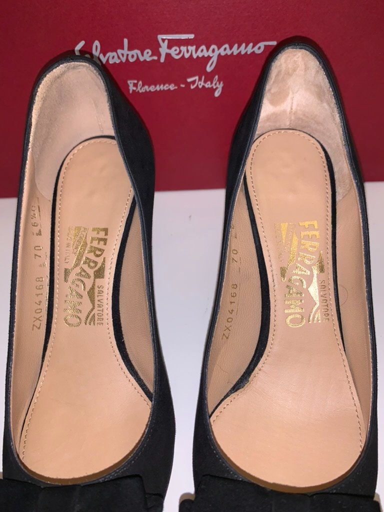 Salvatore Ferragamo Scarpe da donna: Salvatore Ferragamo Pumps 'Runa' in black suede – Usato da Genestrerio venduto da fra_c955 7