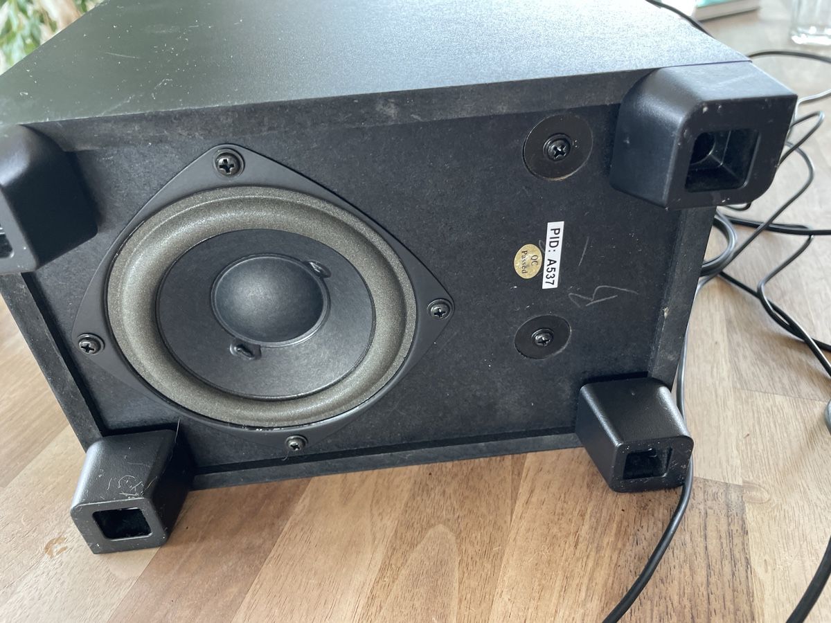 Logitech Lautsprecher: Logitech PC Lautsprecher-System 2.1 Subwoofer – Gebraucht aus Fällanden von  4
