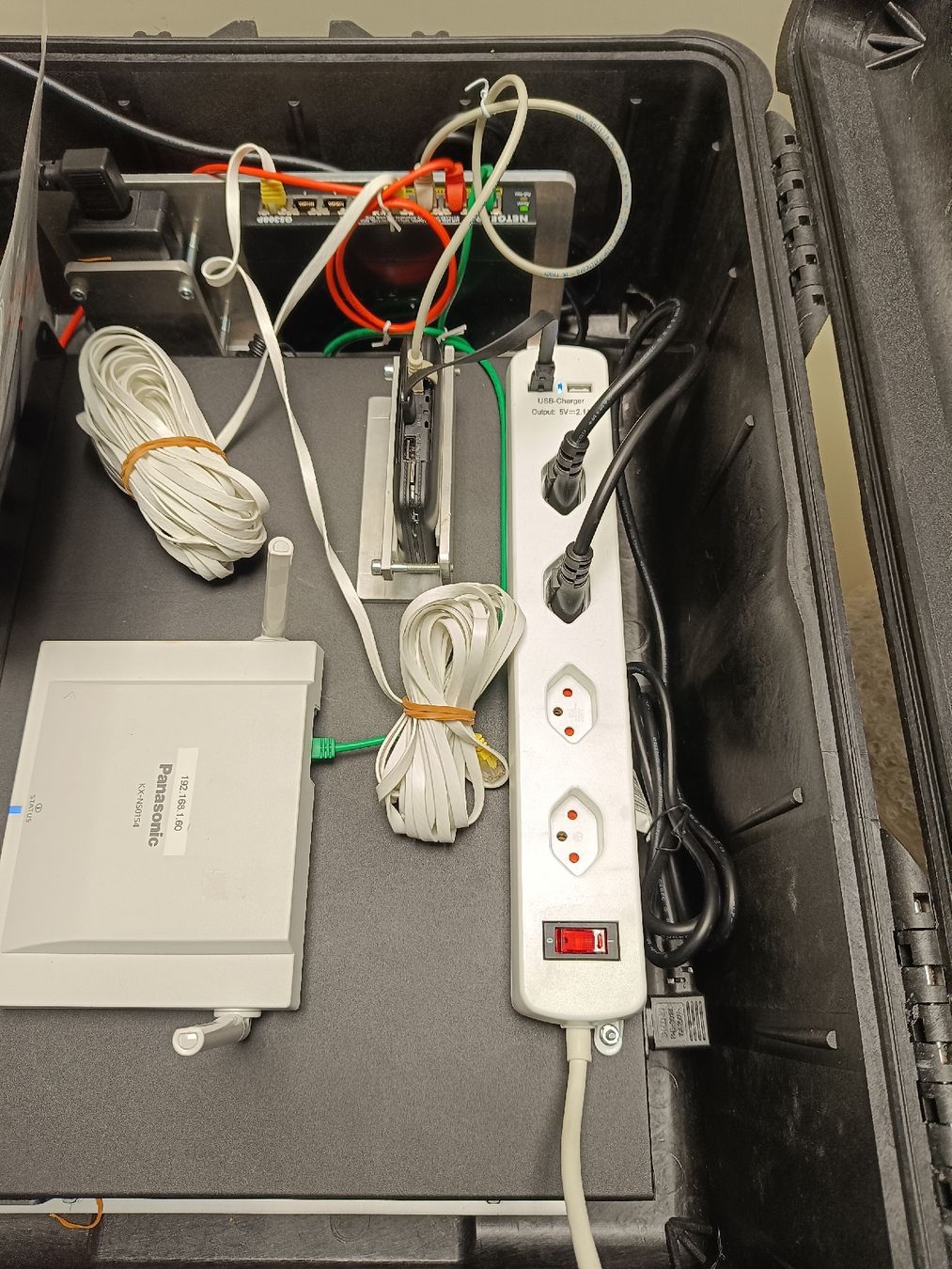 Server: Tragbares Server-System im robusten Koffer, (em191) – Usato da Künten venduto da Schnaepplihuus 2