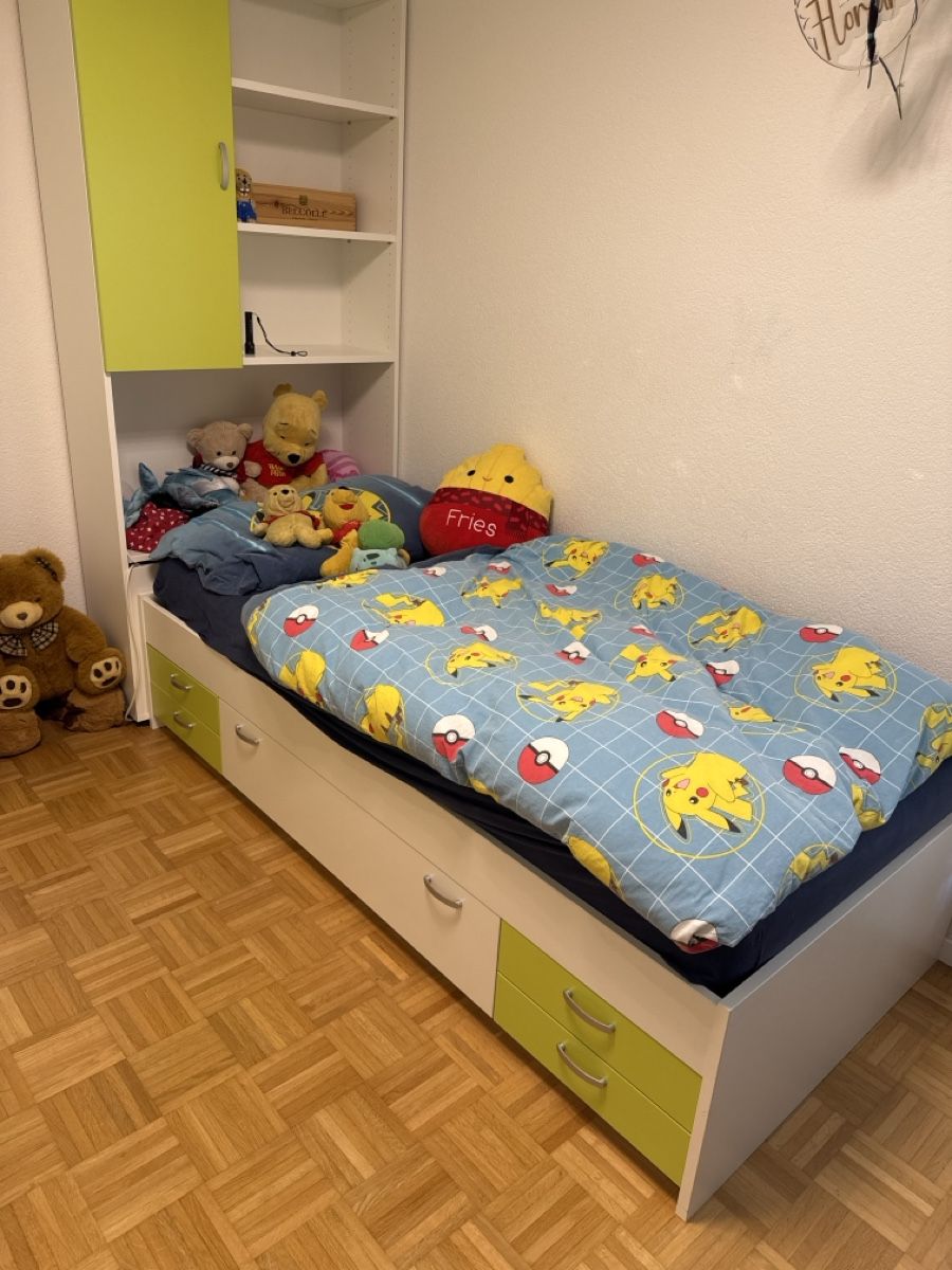 Letti: Kinderzimmer - Bett mit Kopfteil, Kommode, Schrank Window CH – Usato da Wolhusen venduto da Subi688 1