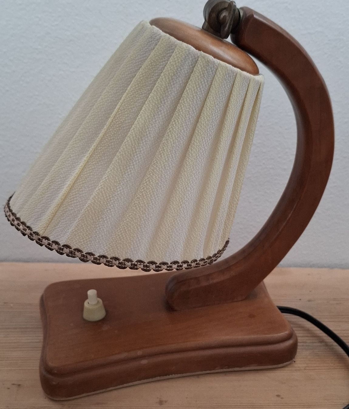 Lampes: Tischlampe Holz und Stoff mit Schalter – D'occasion à Buochs par regenbogen7365