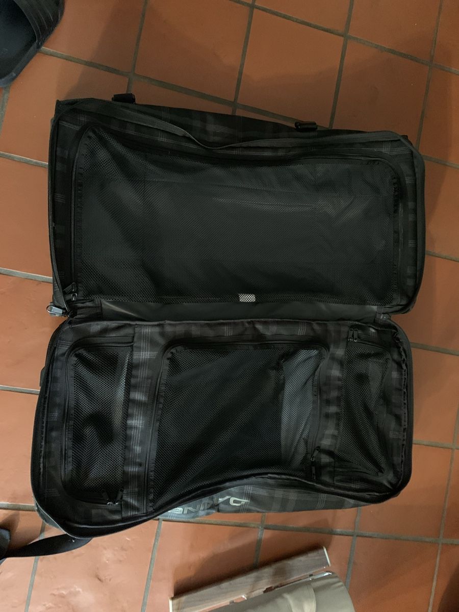 Dakine Reisekoffer: Dakine Rollkoffer Karomuster gebraucht – Gebraucht aus Zell ZH von fay_2n2n 2