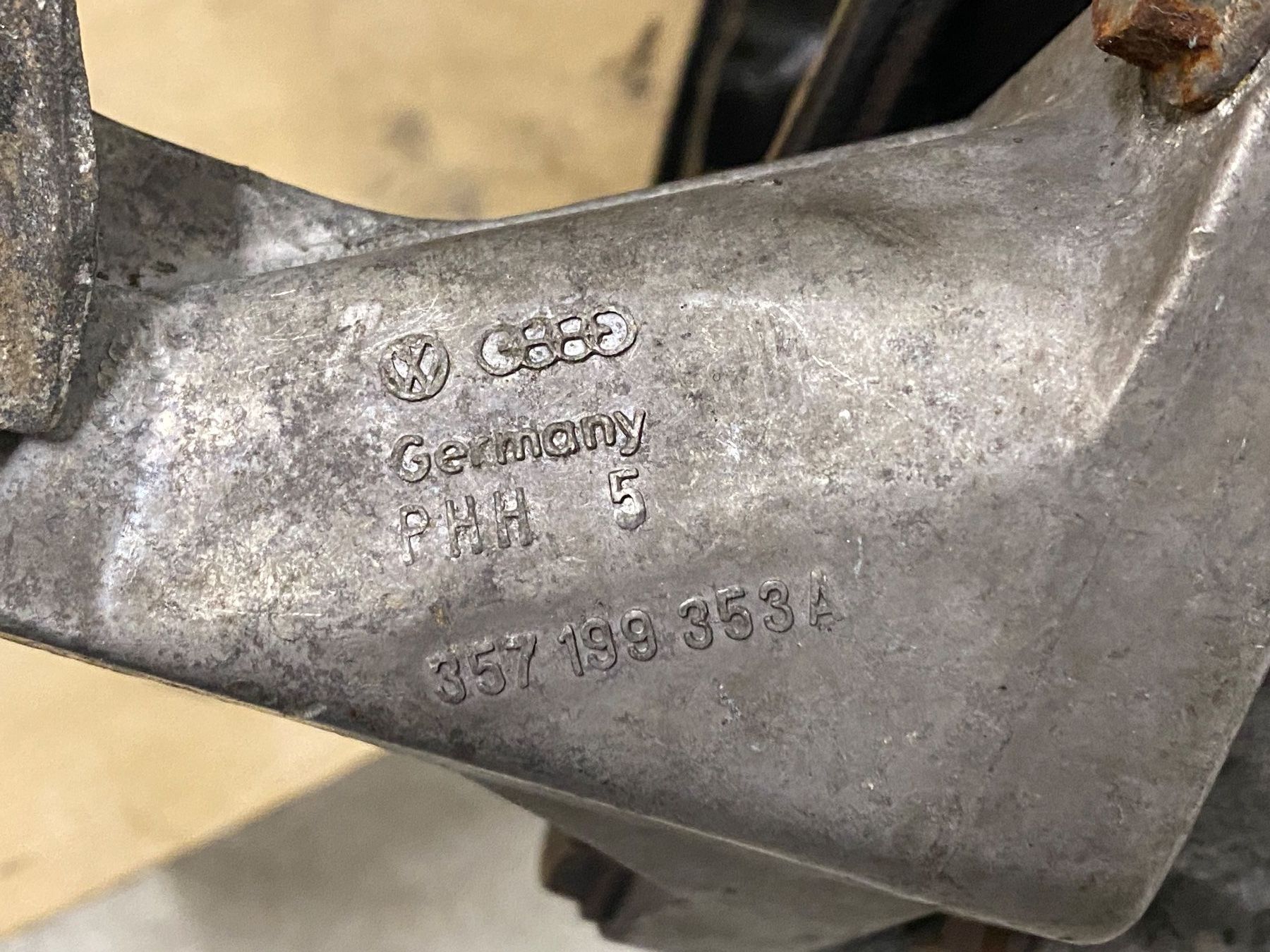 VW Tutti pezzi di ricambio auto: VW 16v Getriebe – Usato da Schaan venduto da Tovantastiko15 4