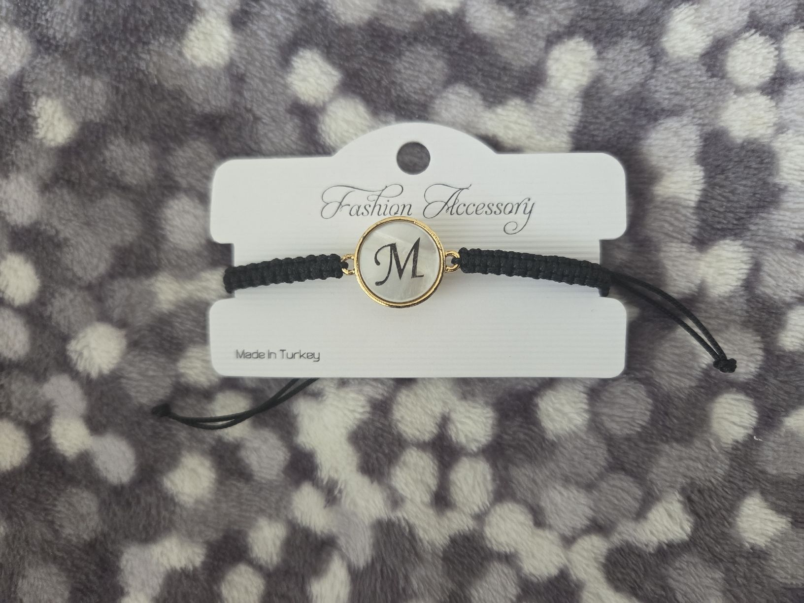 Bracciali & Braccialetti: Armband mit Buchstabe M neu – Nuovo e nell'imballaggio originale da Bazenheid venduto da Mermaid07