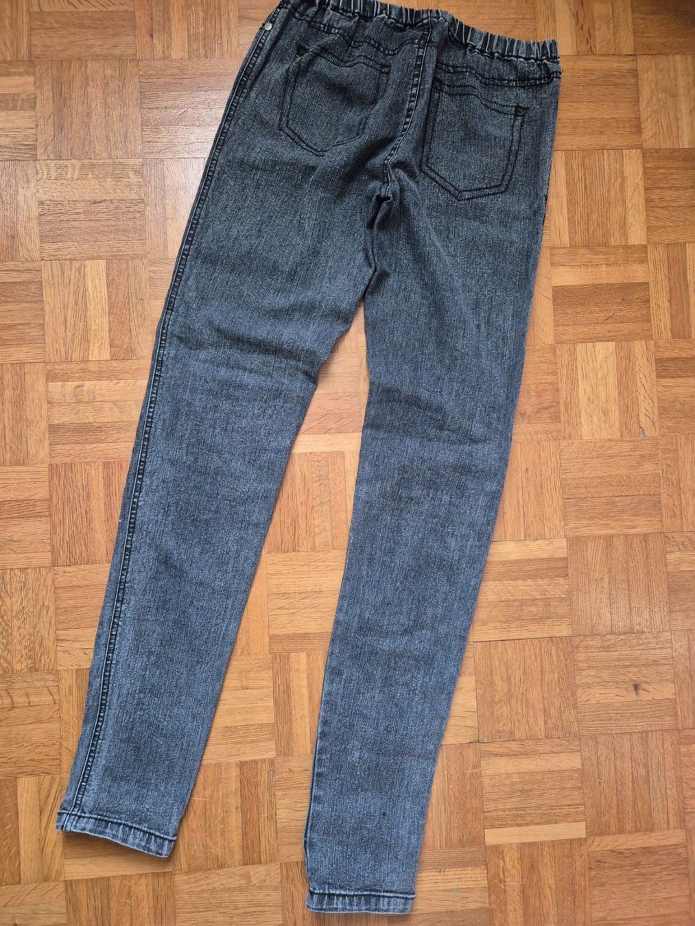 Jeans: Jeggins dunkelgrau, Gr. M – Gebraucht aus Dietikon von grafad 1