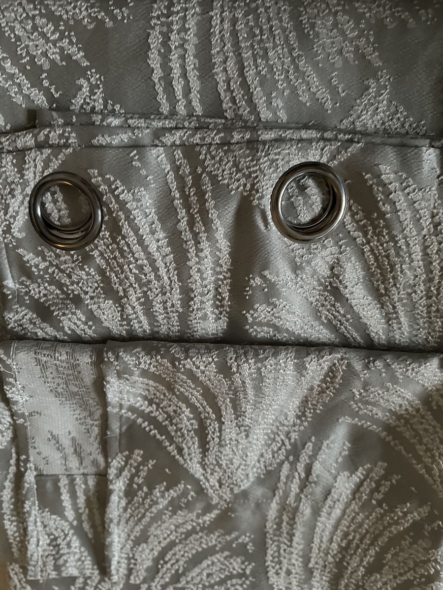 Tende: Elegant Grey Curtains with Silver Pattern - Eyelet Top. – Usato da Zürich venduto da Souljunic 3