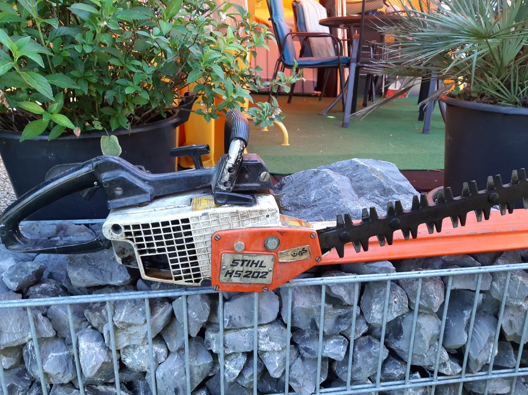 Stihl Tutti gli attrezzi: Ältere Stihl Motor-Heckenschere – Usato da Schlatt TG venduto da Lumpel 1