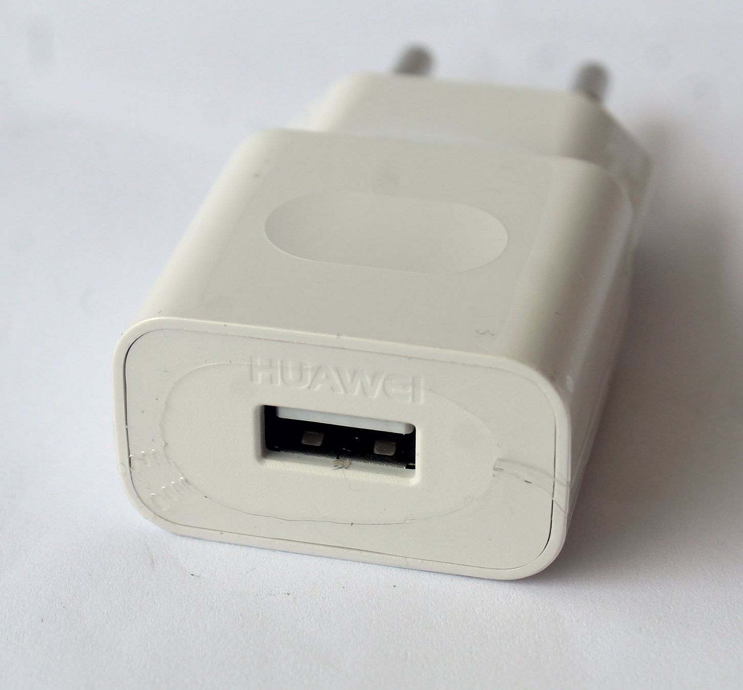 Caricabatterie: Huawei HW-050100E01 USB-Ladegerät NEU – Nuovo (secondo la descrizione) da Zürich venduto da Scanpach