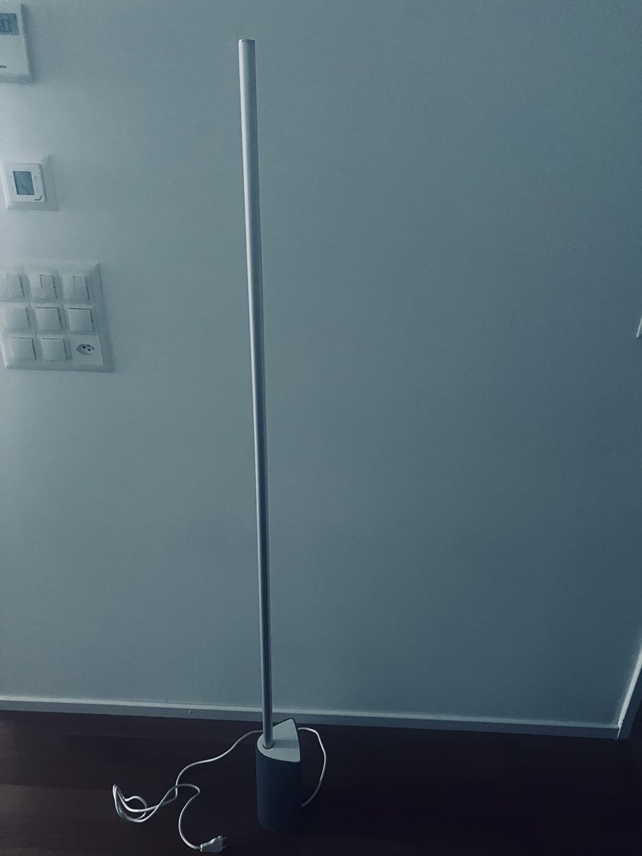 Philips Lampes: Philips Hue Stehleuchte Signe – D'occasion à Cham par permatico 2