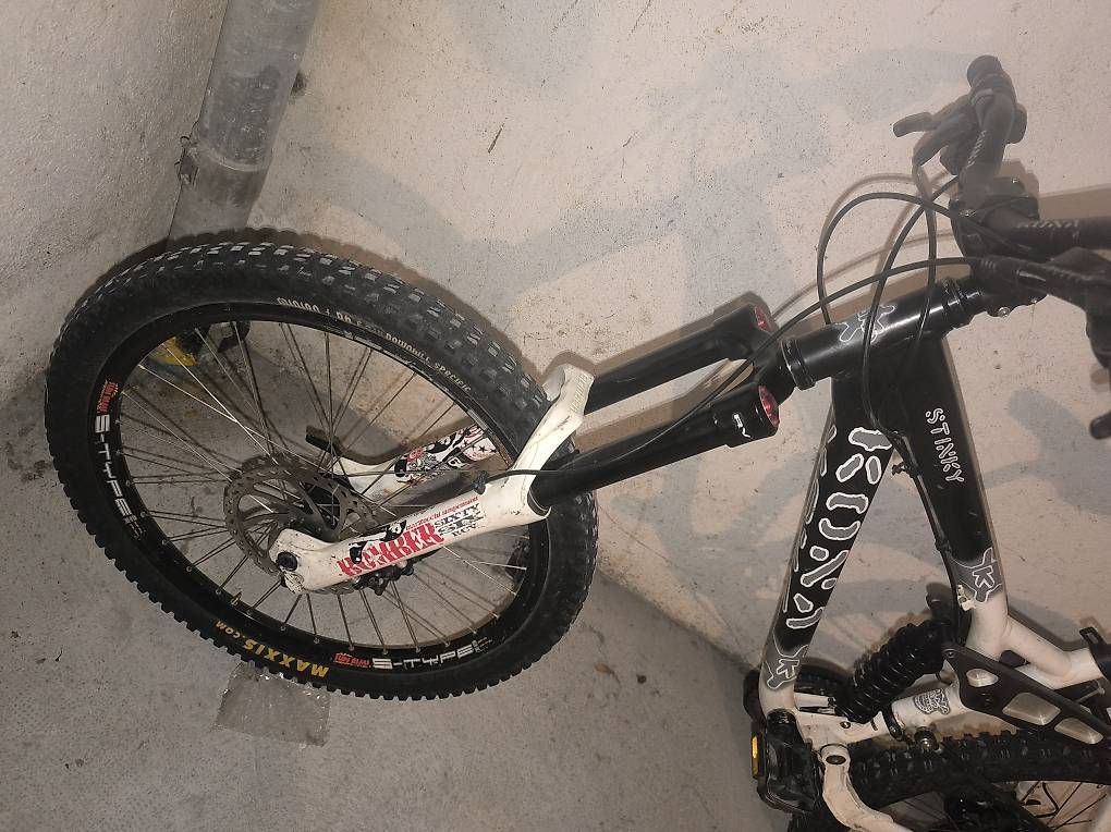 Kona Biciclette: Vélo DH Kona Stinky 2008 – Usato da Ecublens VD venduto da mor_lqc5 3