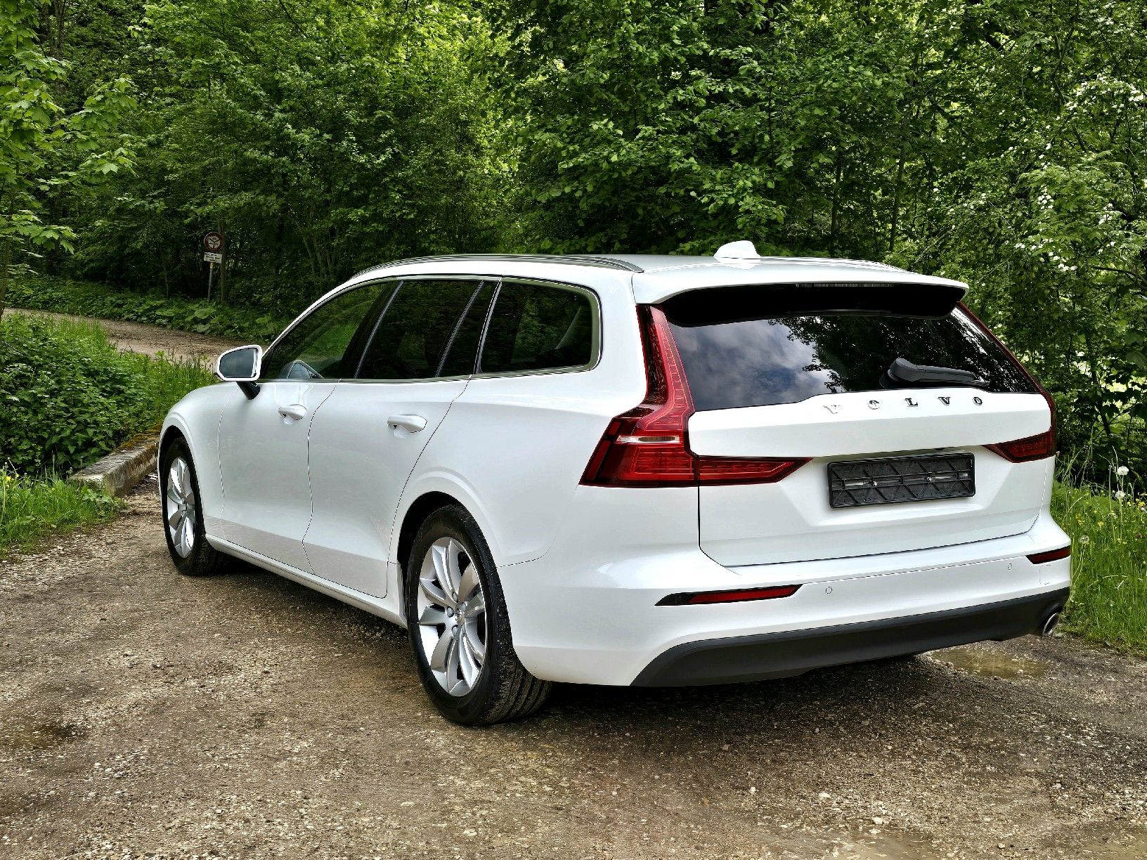 Volvo Automobili: VOlvo V60 D3 2.0D Automat – Usato da Wahlen b. Laufen venduto da C.Norris 1