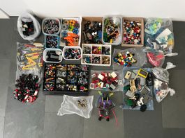 Diverse Legos mit vielen Spezialteilchen
