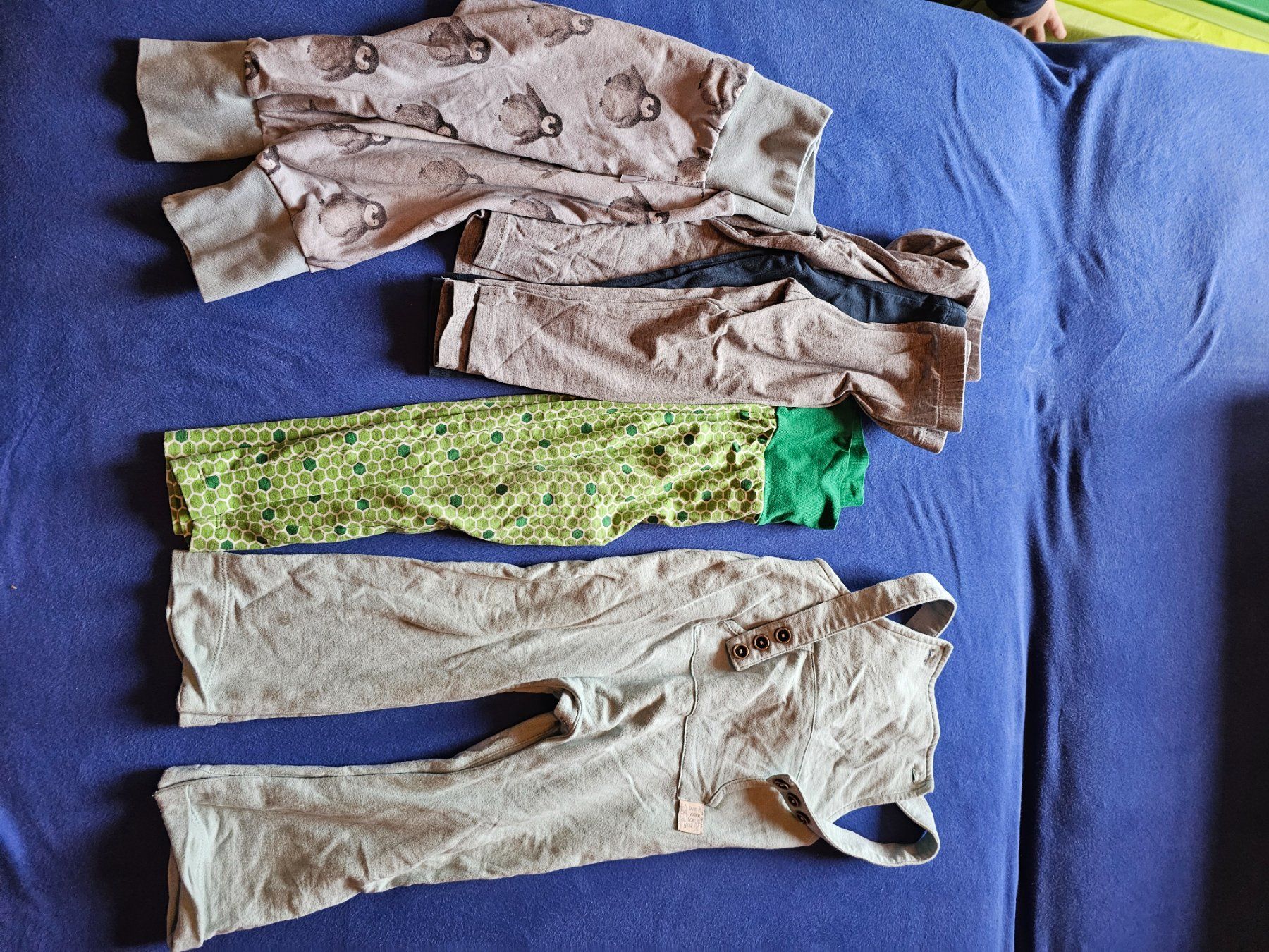 Lotti & Set di vestiti: Kleiderpaket Kinder 86/92 – Usato da Frauenkappelen venduto da Iceman 3