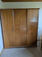 Schrank Nussbaum Furnier 3 Türen Antik