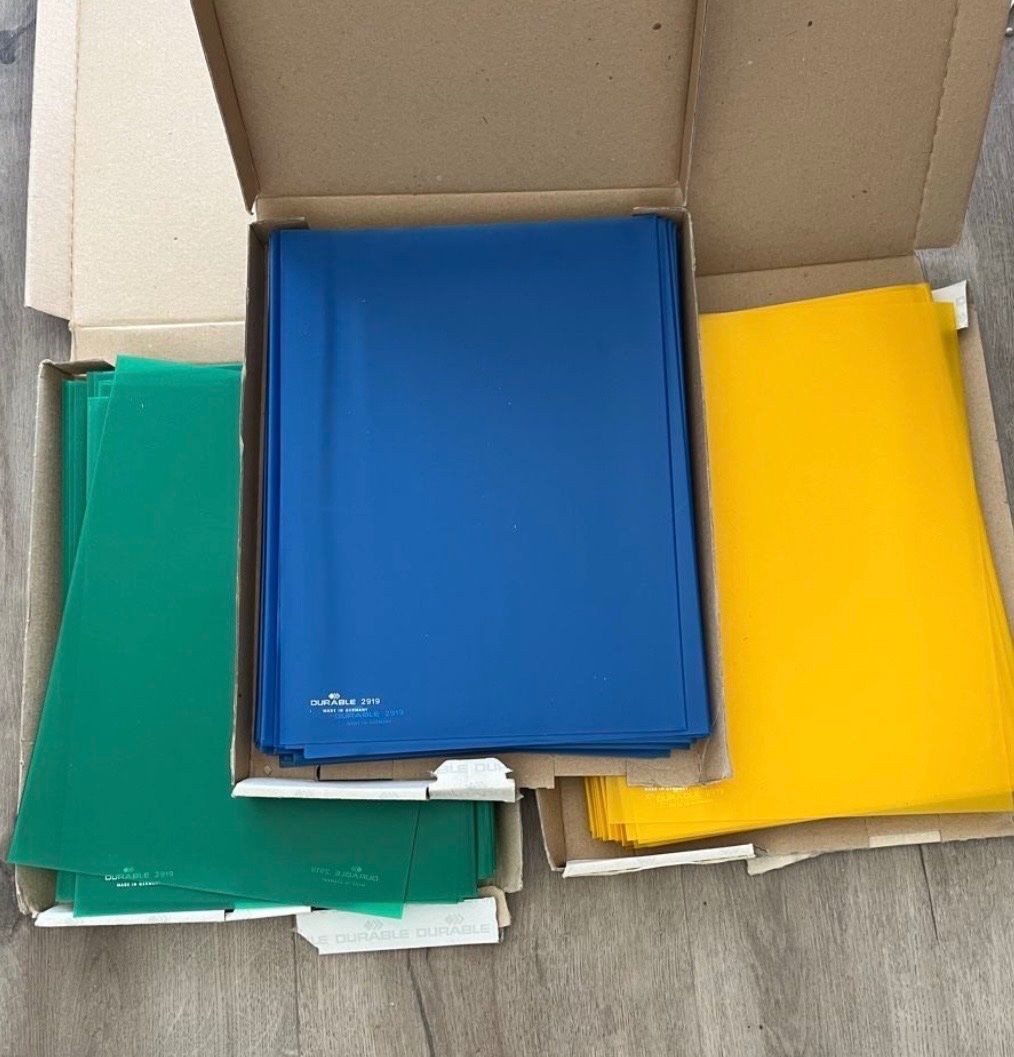 Classeurs: DURABLE Bindemappen und Bindeschiene, verschiedene Farben – D'occasion à Bottenwil par tob_f5yd 1
