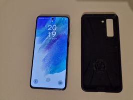 Samsung Galaxy S21 mit Hülle, Wlan defekt