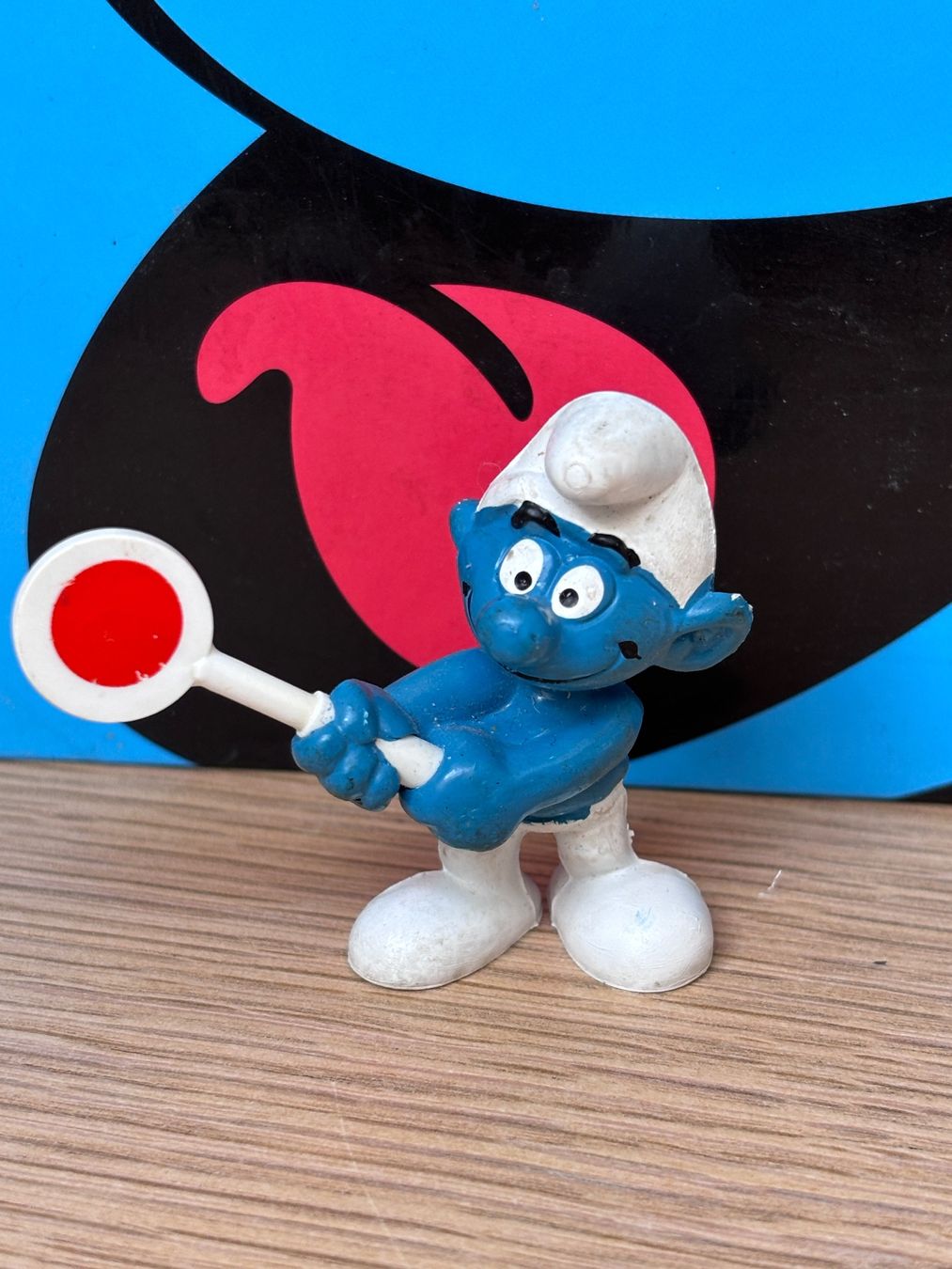 Schleich Figuren: Schlumpf Verkehrslotse – Gebraucht aus Lyss von Duckszone