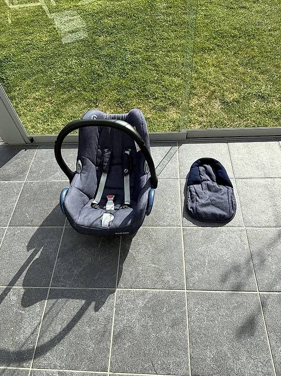 Seggiolini per auto: Maxi Cosi mit Basis Station – Usato da Schlatt TG venduto da peeedi 2
