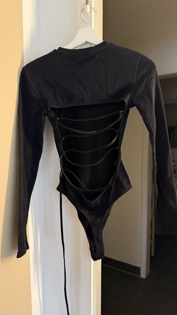 Bershka Top: Oberteil, rückenfrei, Grösse S – Nuovo (secondo la descrizione) da Thun venduto da tat_zb9b 1