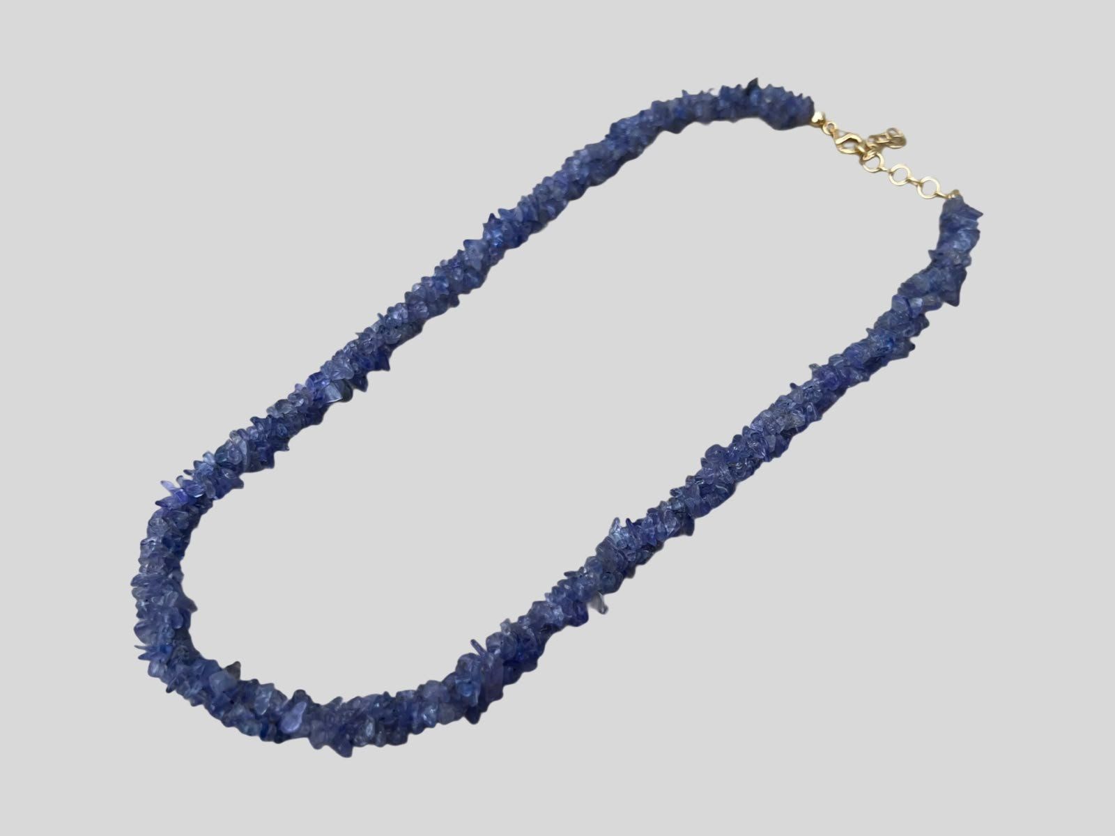 Catenine: Collier aus Tansanit-Splittern mit Silberverschluss – Usato da Wohlenschwil venduto da Amadeus-Auctions 2