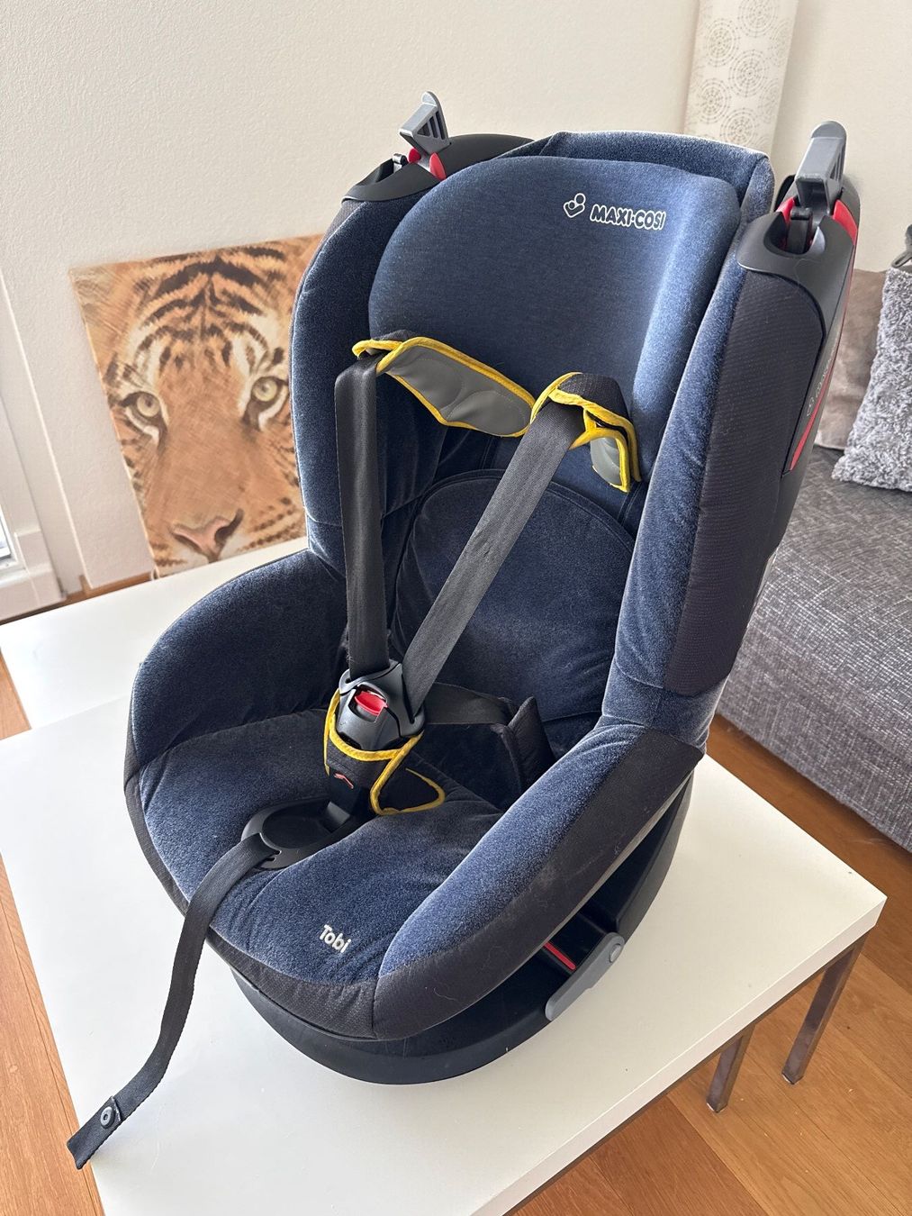 Maxi-Cosi Sièges auto: Auto-Kindersitz Maxi Cosi Tobi, dunkelblauer Samt – D'occasion à Hägendorf par ama_71 1