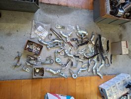 VINTAGE LAMPENHALTER  , HOSENKLAMMERN , NUMMERNHALTER