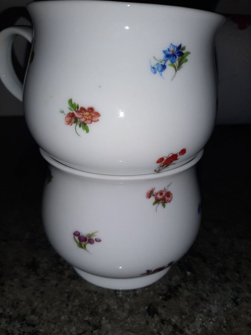 Tassen: 2 x KAFFEE -KUGELBECHER  MIT STREUBLUMEDECOR – Neu (gemäss Beschreibung) aus spreitenbach von lumbalplatte 3