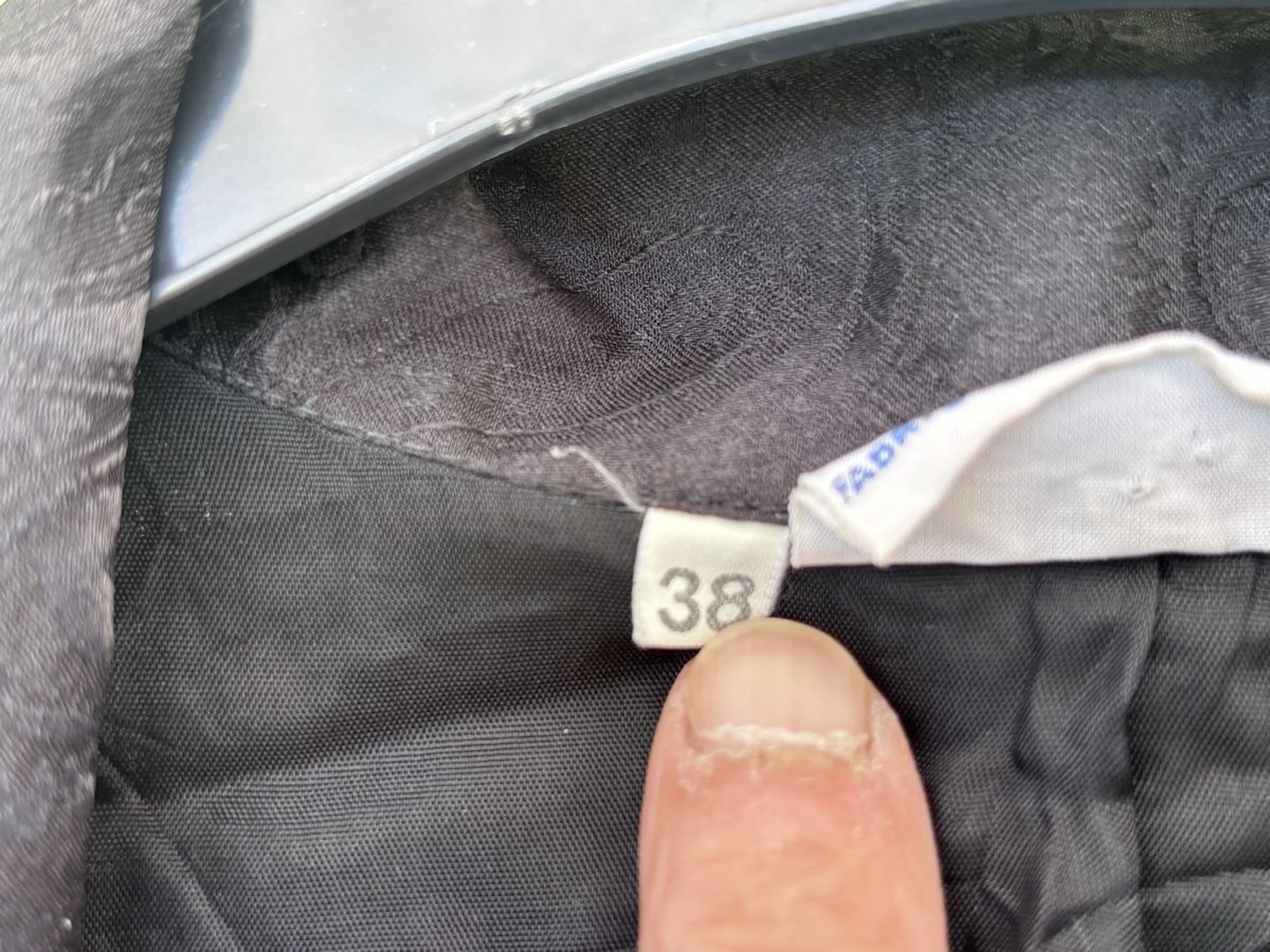 Jacken: Dunkler Blazer  – Gebraucht aus Walterswil SO von Sunshineyupi 4