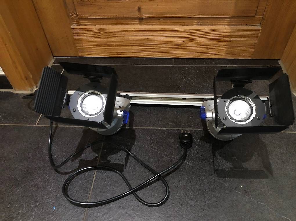 Lampade: 2 Halogenscheinwerfer auf Stromschiene – Usato da Kirchberg BE venduto da lostchild 1