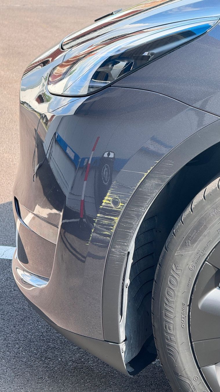 Tesla Autos: Tesla Model Y Grau guter Zustand – D'occasion à Bassersdorf par Jj090915 7