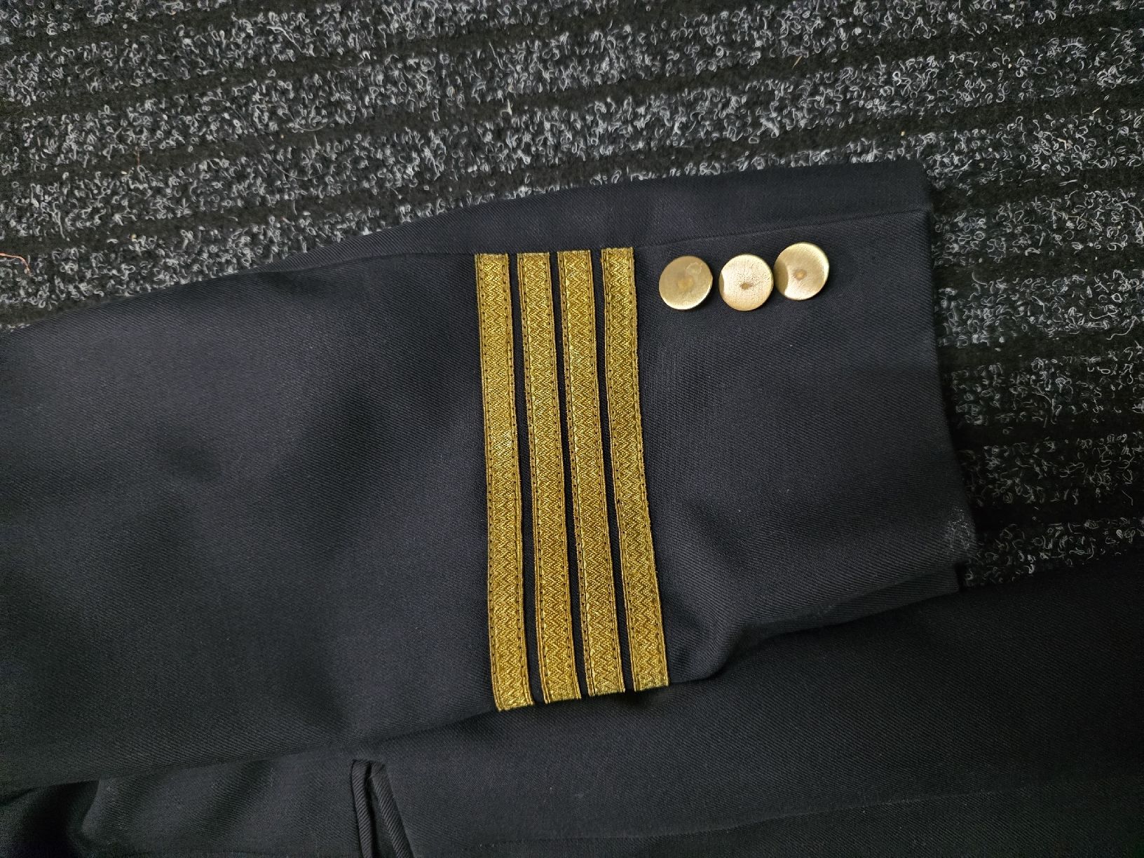 Swissair Uniformi: Piloten Uniform Jacket Swissair?? – Usato da Dorf venduto da Echo_Elements 2