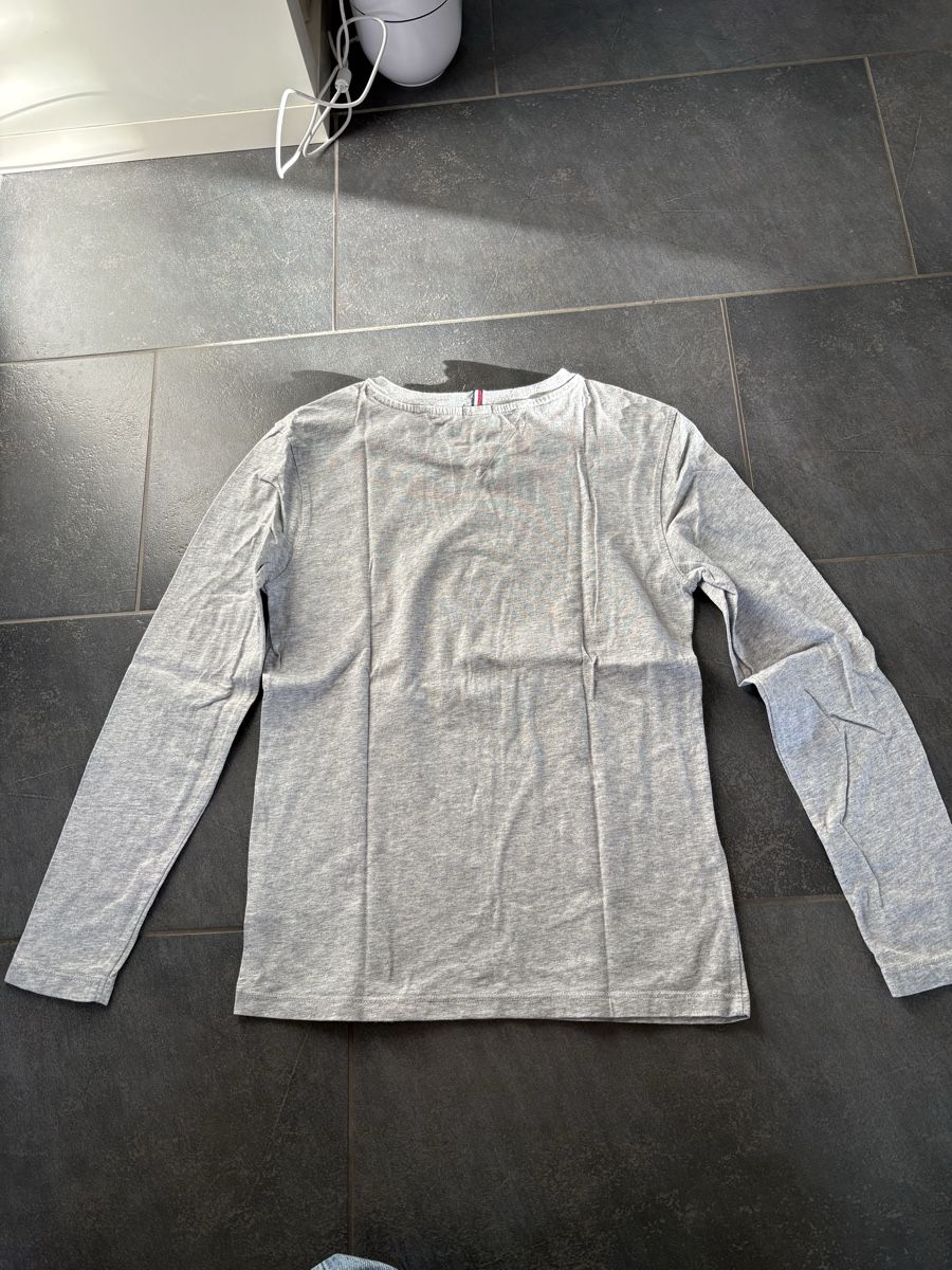 Tommy Hilfiger Maglioni & Felpe: Tommy Hilfiger Langarmshirt Grösse 164 – Usato da Schwarzenbach SG venduto da Manmar 1