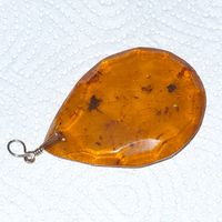 Grand pendentif en ambre