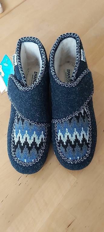 Scarpe da uomo: Chaussons pour grand mère  – Usato da Territet venduto da ad5_g2g2