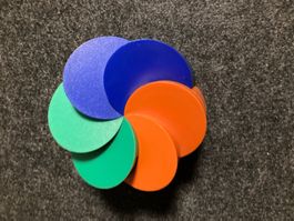 Tirelire colorée de la banque Leu