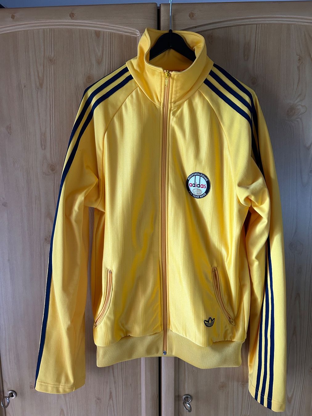 Adidas Giacche: Adidas Trainingsjacke, Grösse 50, gelb – Usato da Zürich venduto da emkay13