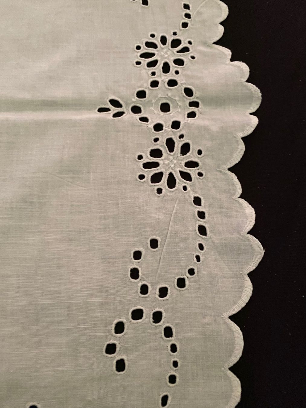 Altra biancheria da tavola: Deckchen  weiss oval ca. 70x24cm – Usato da Allenwinden venduto da Obalu 2
