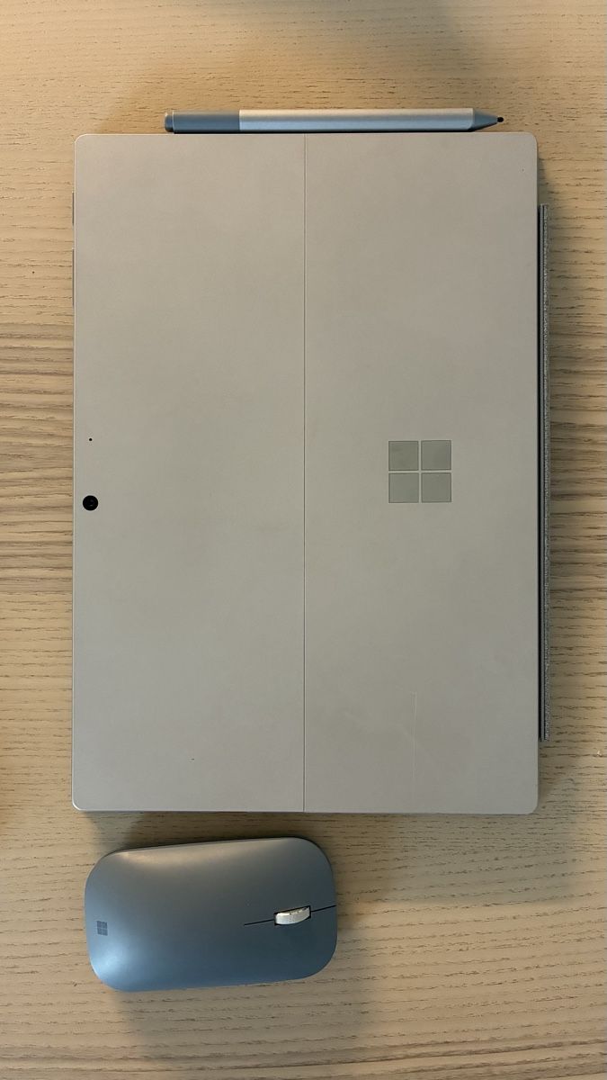Microsoft Tablettes PC: Microsoft Surface Pro avec clavier, souris et étui – D'occasion à Vevey par Soprano23 1