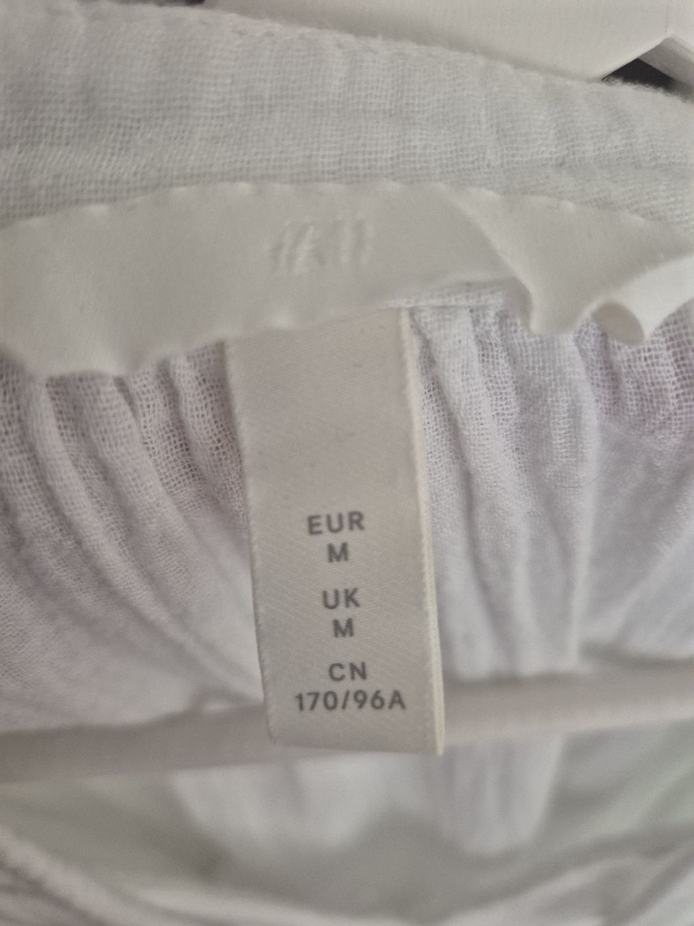 Zara Vestiti: 1 abito Zara e 1 H&M ,usate poche volte – Usato da Luzern venduto da jen_9s9n 3