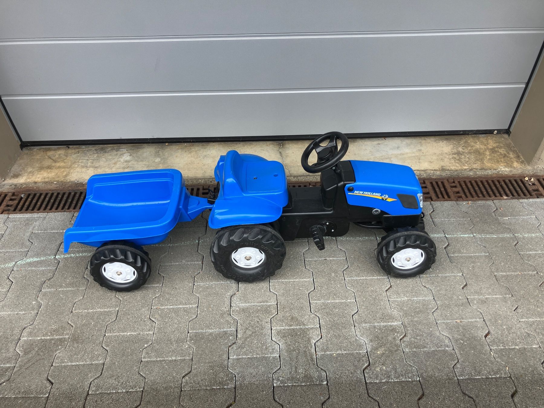 New Holland Veicoli per bambini: Spielzeug-Traktor mit Anhänger – Usato da Sempach Station venduto da Pipopipo 5