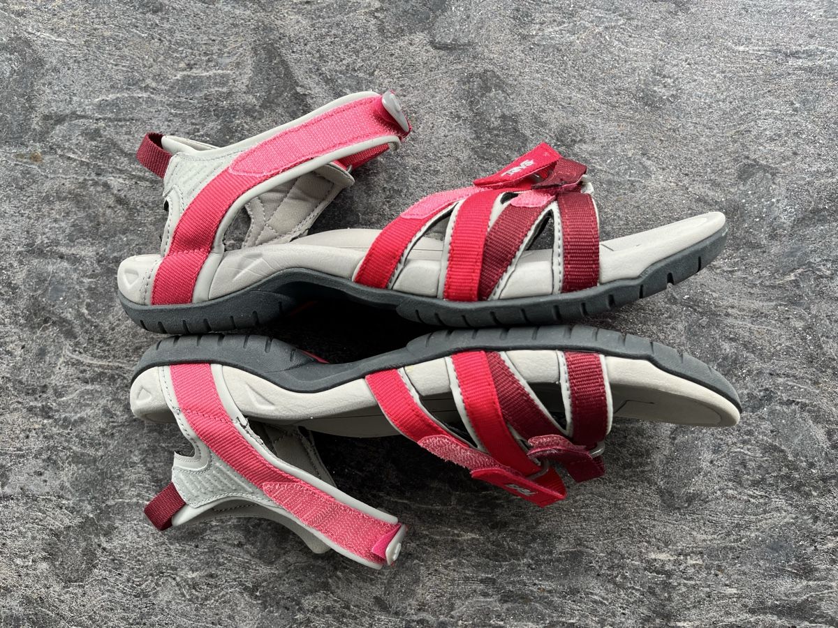 Teva Scarpe da donna: Teva Sandalen pink-rot Grösse 40 – Nuovo (secondo la descrizione) da Eglisau venduto da regulmei 3