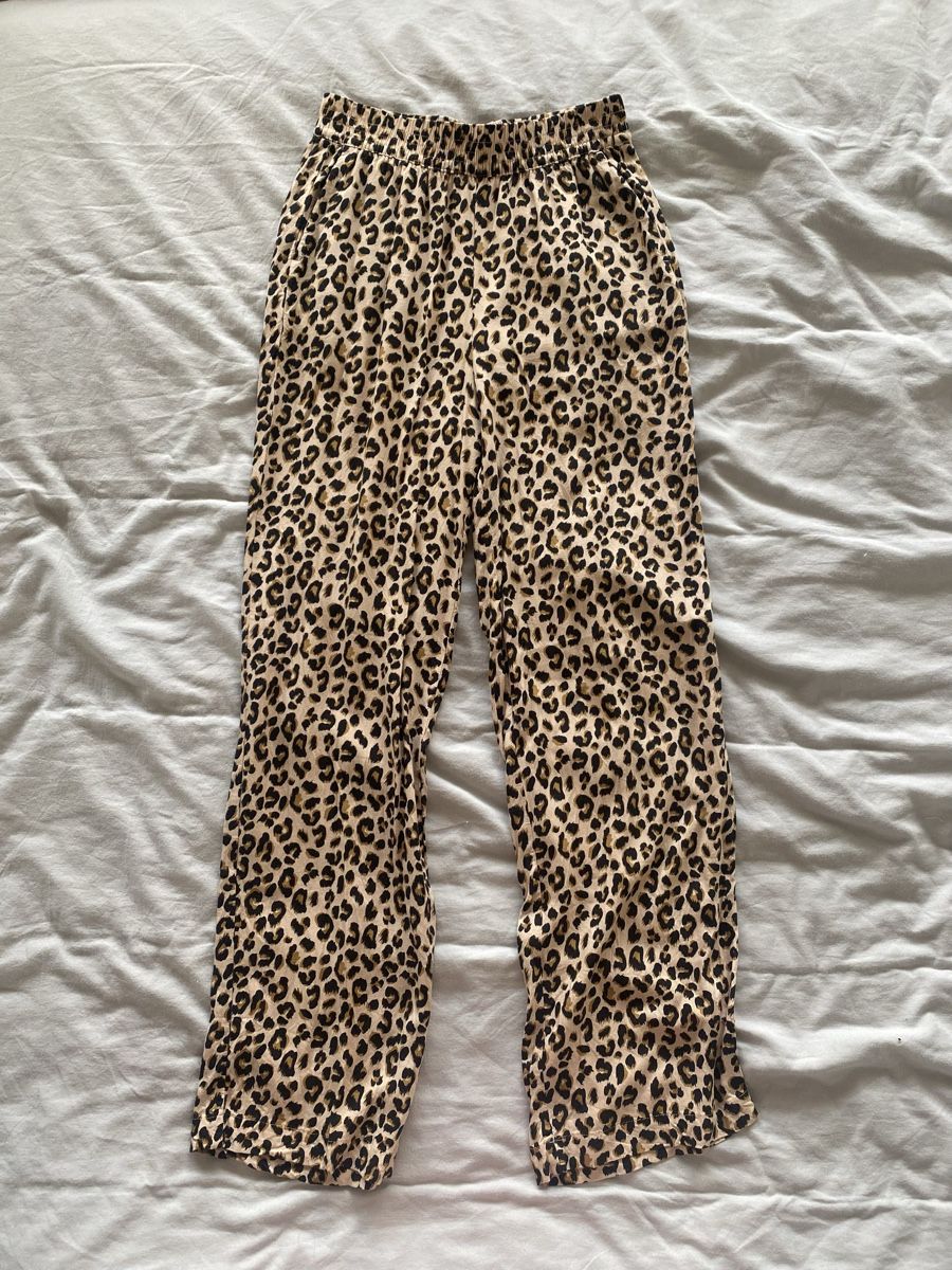 H&M Hosen: H&M Stoffhose Leopard – Neu (gemäss Beschreibung) aus Ittigen von carpediempotato